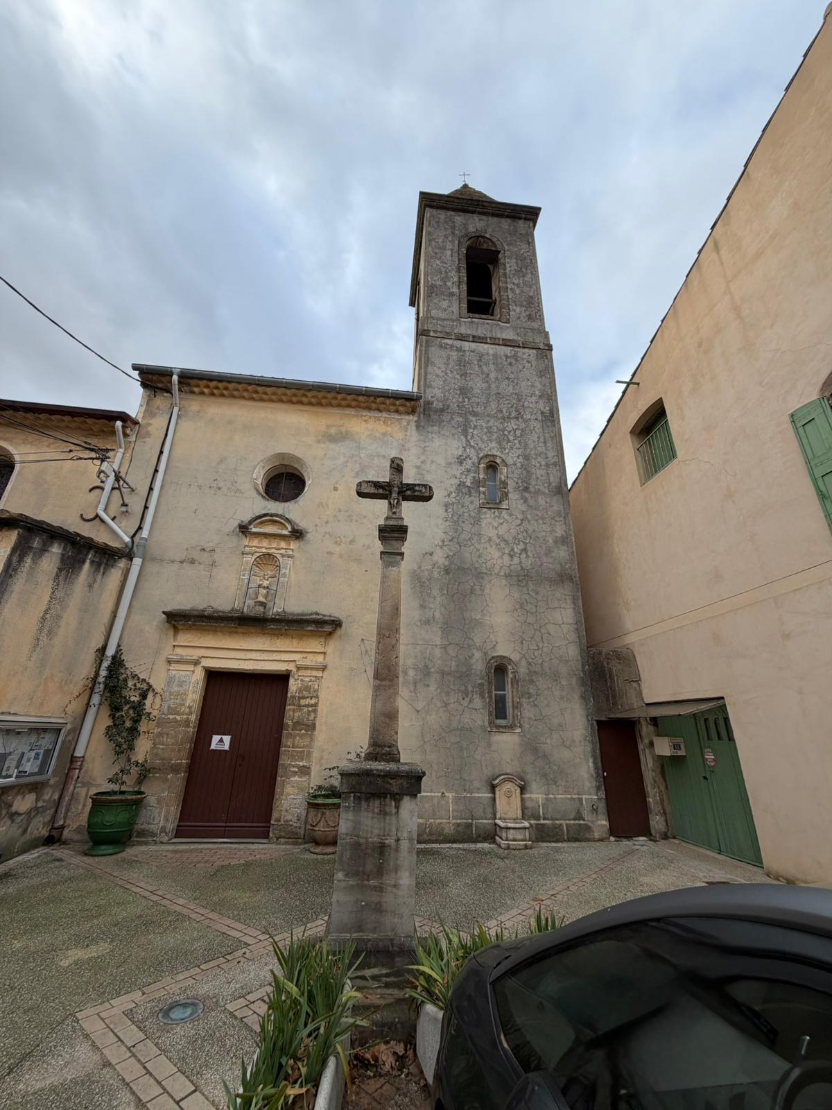 Église du village avec son clocher